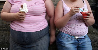 英国83公斤女孩两度参加减肥夏令营 耗资12万戒掉零食