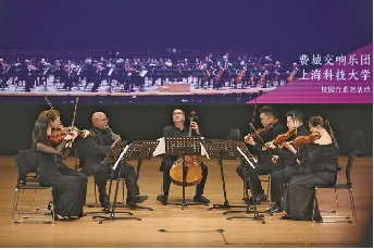 费城交响乐团与上海重逢，王石携妻子田朴�B低调观看演出